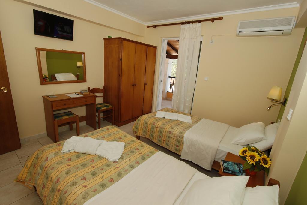 Perros Hotel Agios Stefanos Avliotes  Room photo