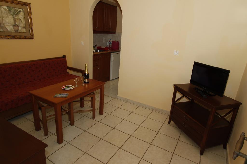 Perros Hotel Agios Stefanos Avliotes  Room photo
