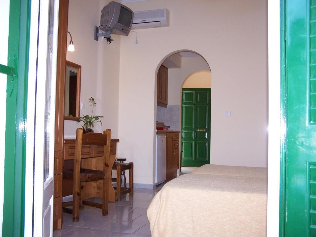 Perros Hotel Agios Stefanos Avliotes  Room photo